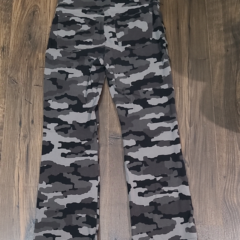 Duluth Trading Co - Camouflage Cargo Leggings - Picture 2 of 4